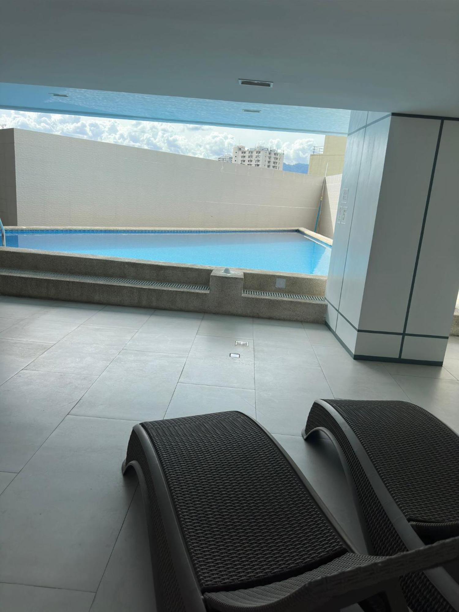 Modern & Comfy Studio - Steps From Ayala Mall, Cebu City Esterno foto