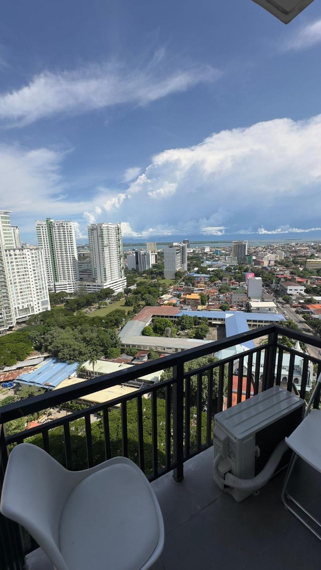 Modern & Comfy Studio - Steps From Ayala Mall, Cebu City Esterno foto